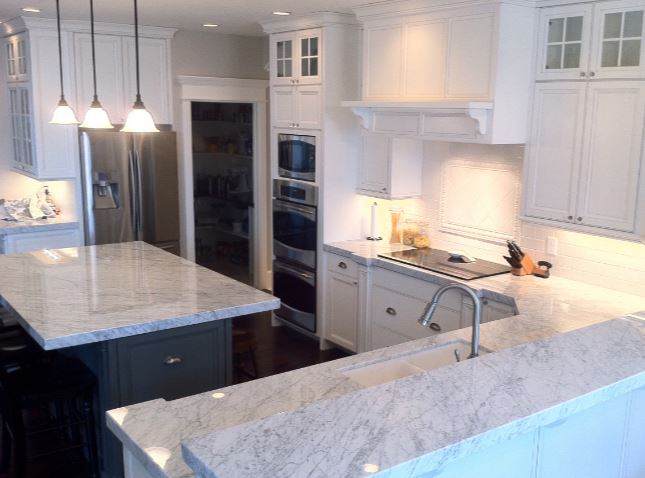 White shaker kitchen with Carrara island
